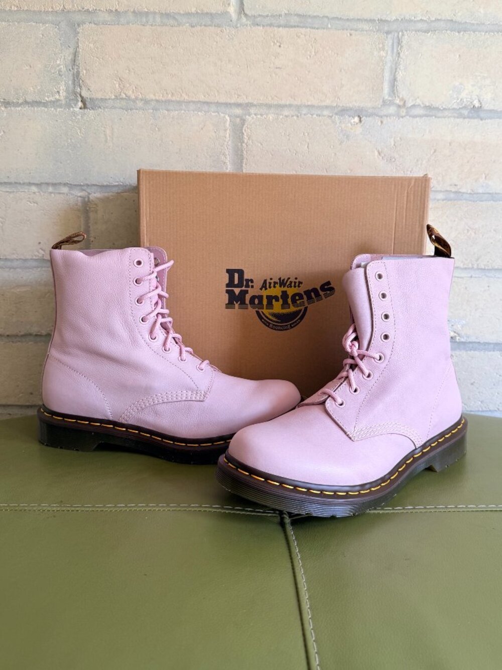 Dr. Martens Pascal boot bubblegum pink size US W 11 / UK 9 NIB